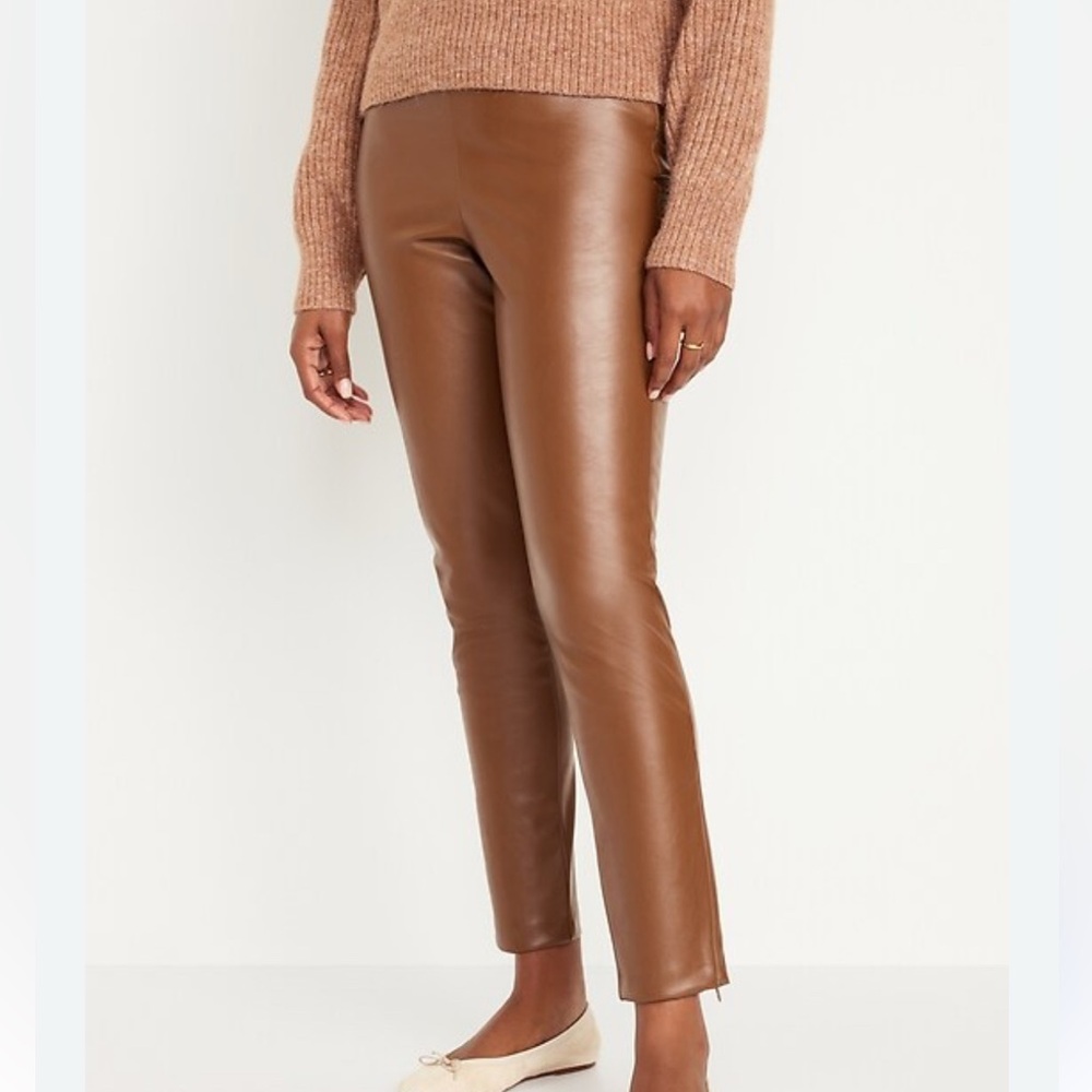 Old Navy Extra High-Waisted Faux-Leather Pants size 8